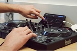 Los DJ ya pueden mezclar sus pistas favoritas de servicios de streaming en iPhone o iPad con la última gama de controladoras Hercules. 