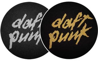 Pareja de patinadores Daft Punk