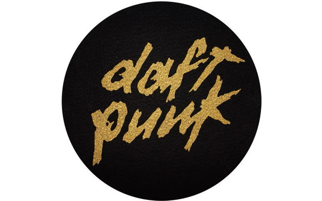 Pareja de patinadores Daft Punk