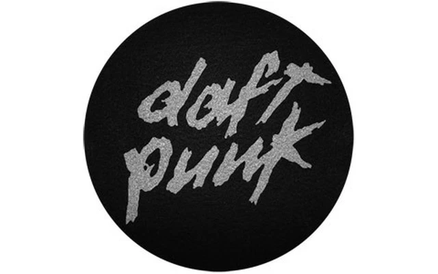 Pareja de patinadores Daft Punk