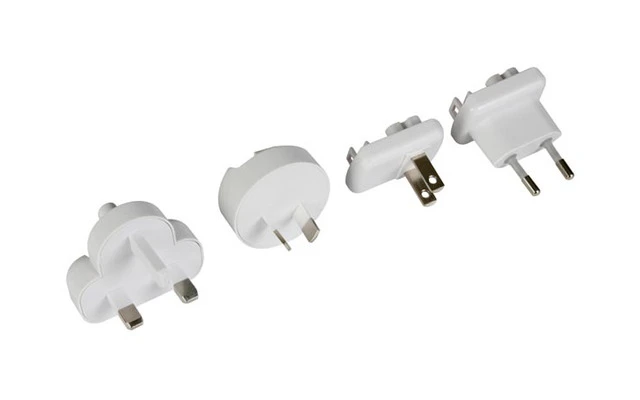 Estación de alimentación/cargador USB con conectores de viaje