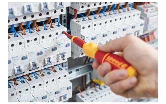 WIHA - Juego de destornilladores eléctricos 1 speedE®® ranurado, Phillips, PlusMinus/Pozidriv, d