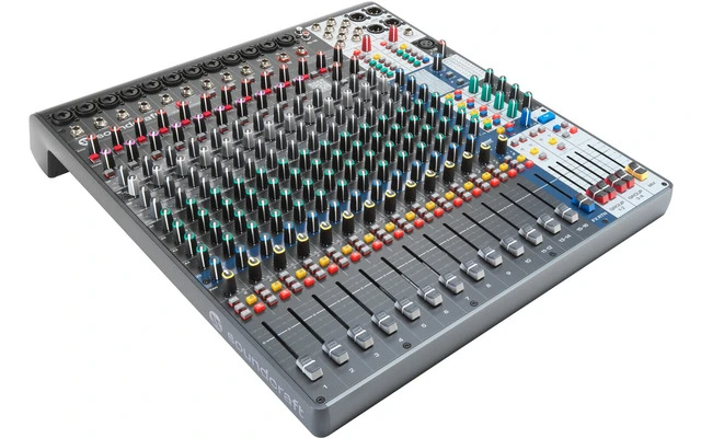 Soundcraft Signature Plus 16