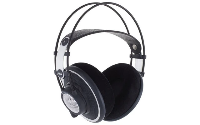 AKG K702
