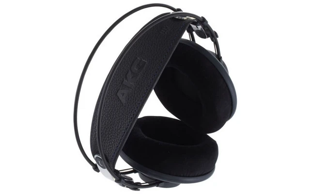 AKG K702