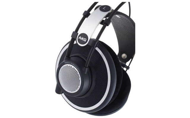 AKG K702
