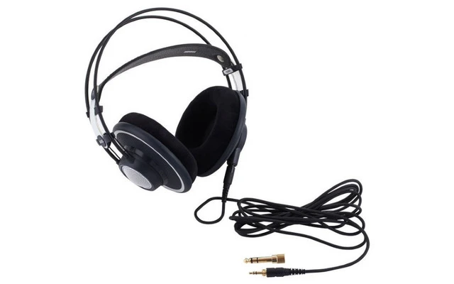 AKG K702