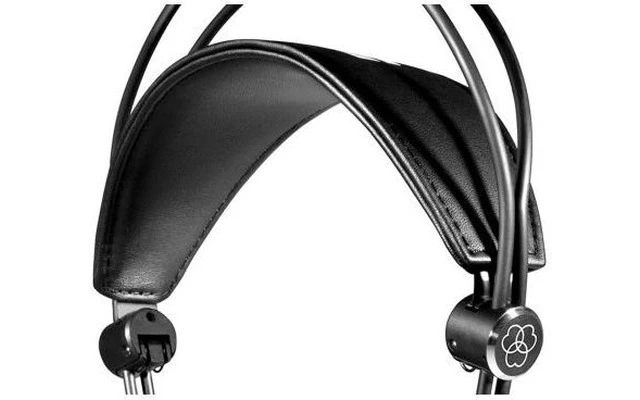AKG K-245