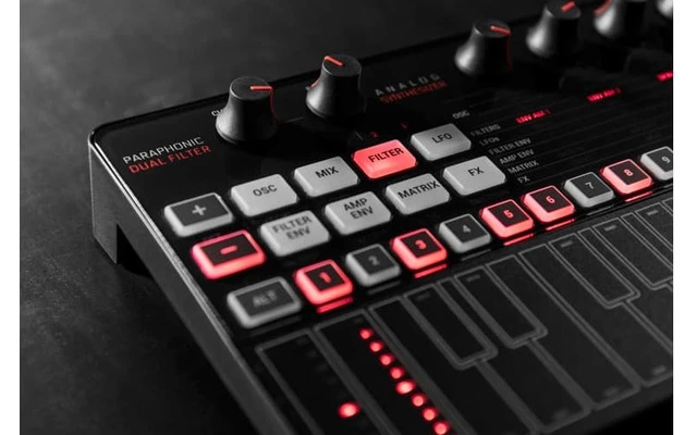 IK Multimedia UNO Synth Pro Black Edition