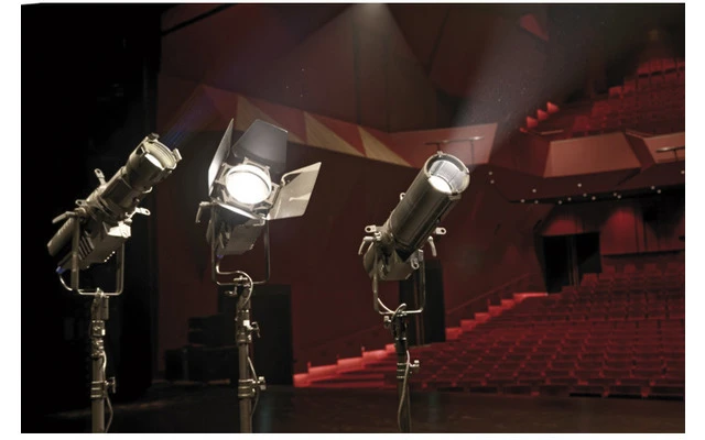 Infinity TF-300 Fresnel LED de 300W 5700K