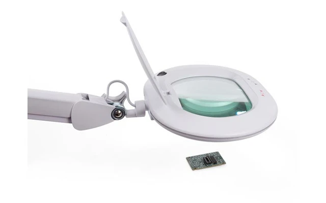 LÁMPARA LED CON LUPA - INTENSIDAD DE LUZ REGULABLE - 5 DIOPTRÍAS - 60 LEDs