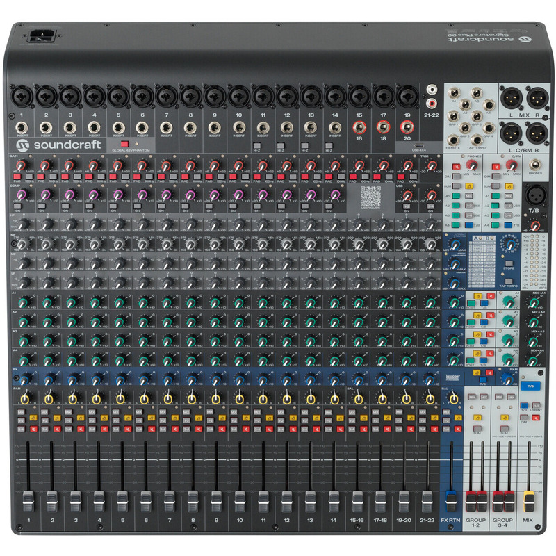 Vista cenital del panel de la Soundcraft Signature Plus 22 con sus tiras de canal, la sección de efectos Lexicon y los faders de grupo y mezcla