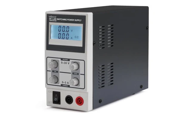 FUENTE DE ALIMENTACIÓN CONMUTADA DC PARA LABORATORIO 0-30 VDC / 0-3 A MÁX. CON PANTALLA LCD 