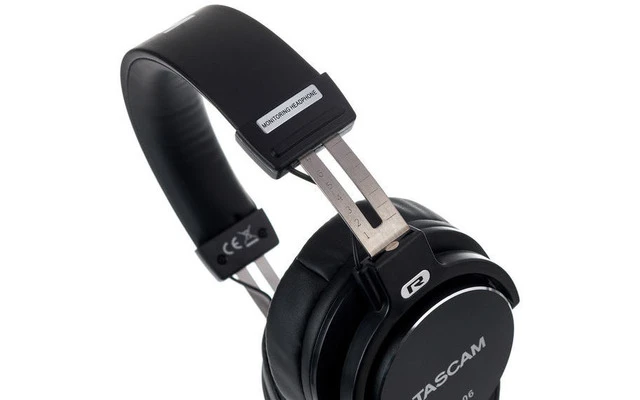 TASCAM TH-06