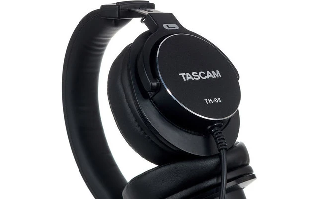 TASCAM TH-06