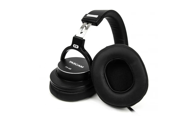 TASCAM TH-06