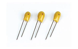 CONDENSADOR DE TÁNTALO 3.3µF / 25V
