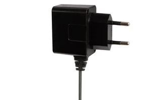 CARGADOR COMPACTO CON CONEXIÓN MICRO USB 5V-1A MÁX. - COLOR NEGRO