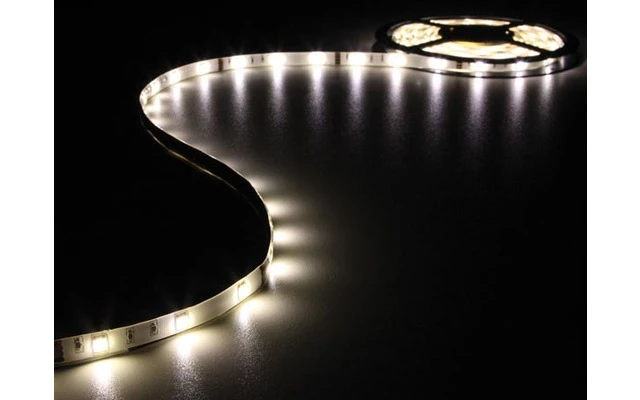 Juego con cinta de LEDs flexible y alimentación - color blanco