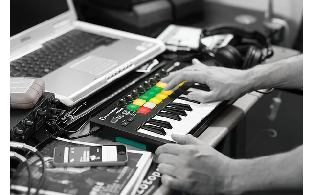 Novation LaunchKey Mini Mk2