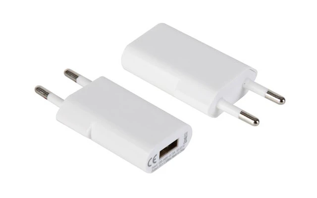 ALIMENTACIN COMPACTA CONMUTADA CON CONEXIN USB 5V-1.5A - COLOR B