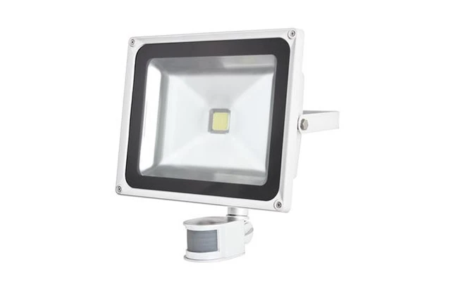 PROYECTOR LED CON SENSOR PIR PARA EXTERIORES - 50W EPISTAR CHIP - 3000K