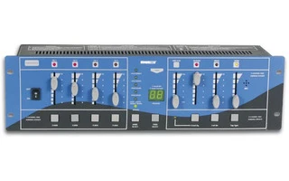 Controlador chaser de 4 canales con salidas Schuko