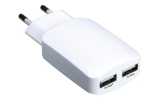 CARGADOR ALIMENTADOR DOBLE USB 5V - 3.1A -COLOR BLANCO