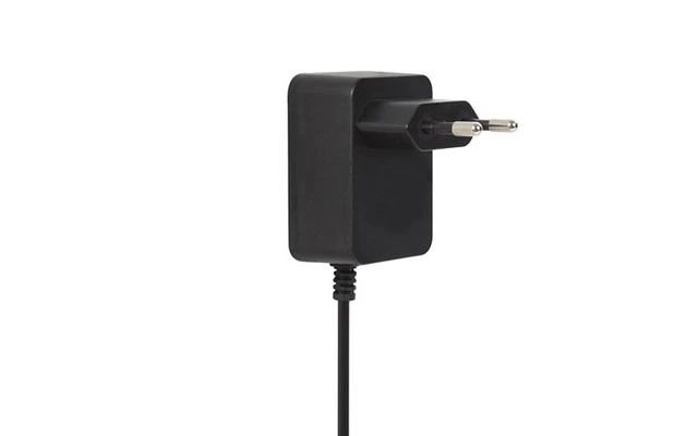 FUENTE DE ALIMENTACIÓN UNIVERSAL - 9 VDC - 1 A - 9 W - CONECTOR (2.5 x 5.5 mm) 