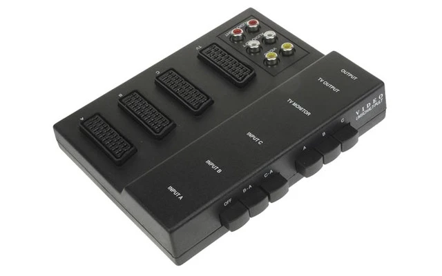 Caja de conmutación Scart - 3 x Scart hembra a Scart hembra + 6x RCA Hembra