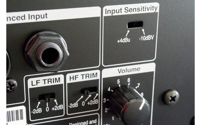 JBL LSR 305