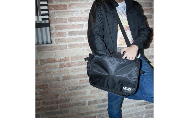 UDG Ultimate Courier Bag Negro / Naranja