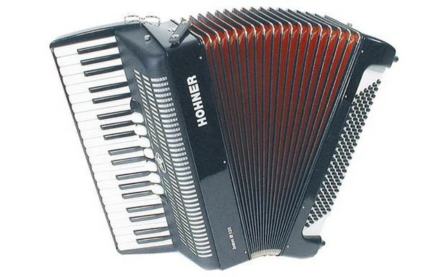 Hohner Bravo III Rojo 120 bajos