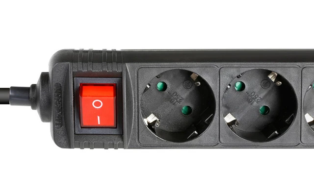 Base de enchufes de 6 tomas con interruptor