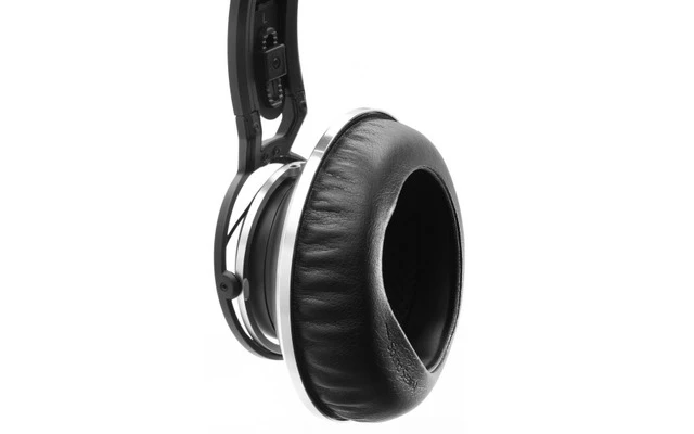 AKG K872