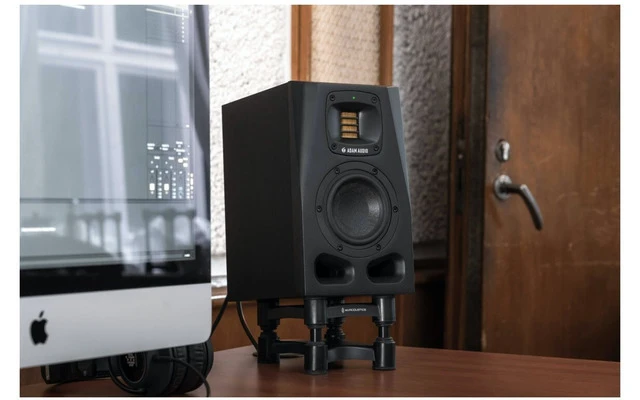 Imagenes de Adam A4V - Stock B