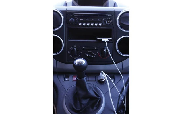 CARGADOR DE COCHE CON DOBLE CONEXIÓN USB (5 V - 4.2 A) - 21 W máx.