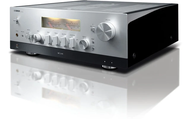 Yamaha RN-2000A Silver