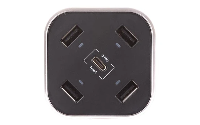Compacto cargador con 4 x salida USB - 1 x Salida Tipo C - Máx 8.4 A - Máx 42W - Color Negro