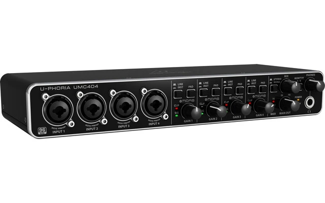 Behringer UMC404