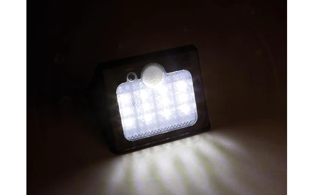 Lámpara solar con sensor PIR - resistente al agua