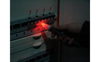 Detector de tensión CA sin contacto con linterna con LEDs