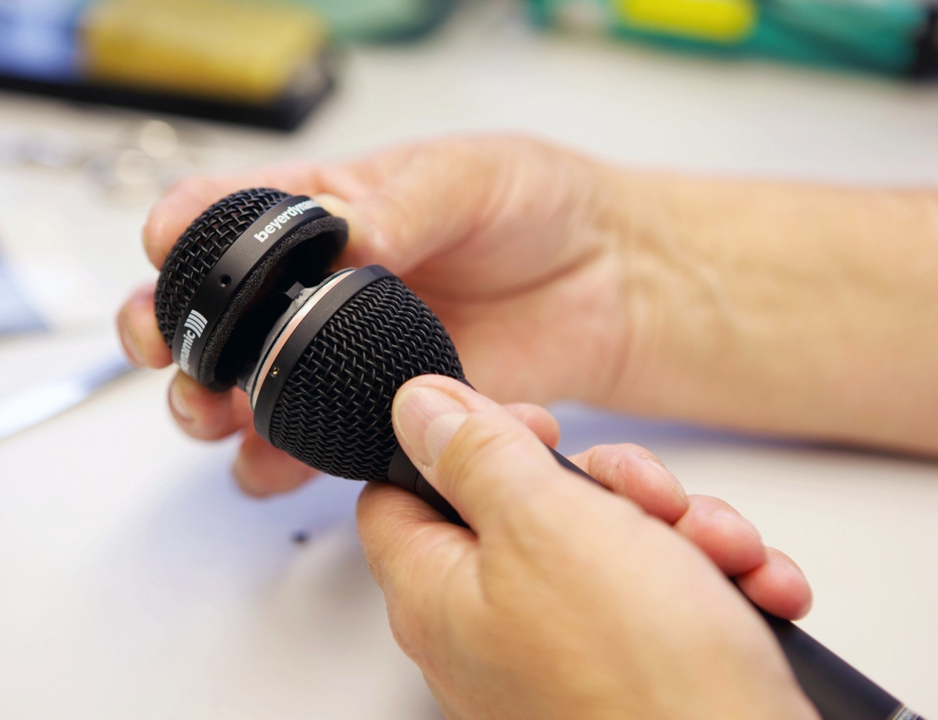 Fabricacion manual de microfonos beyerdynamic en Heilbronn
