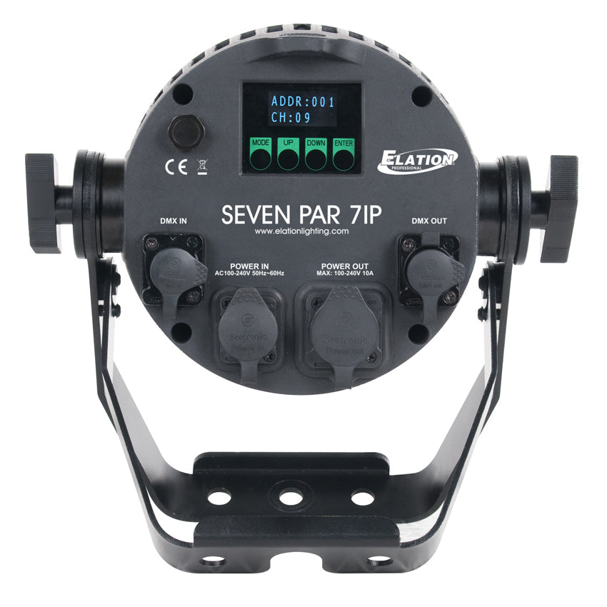 Panel trasero del Elation SEVEN PAR 7IP con pantalla OLED, cuatro botones, conectores DMX de 5 pines y conectores de corriente estancos