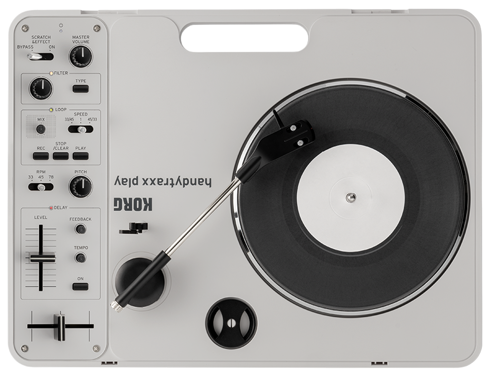 Korg handytraxx play visto de cima com o painel de controlo rodado para a esquerda, configuração para canhotos
