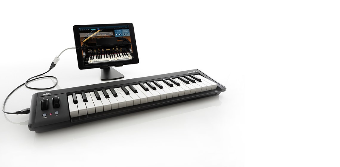Korg microKEY2-37 ligado a um iPad com uma aplicação de piano