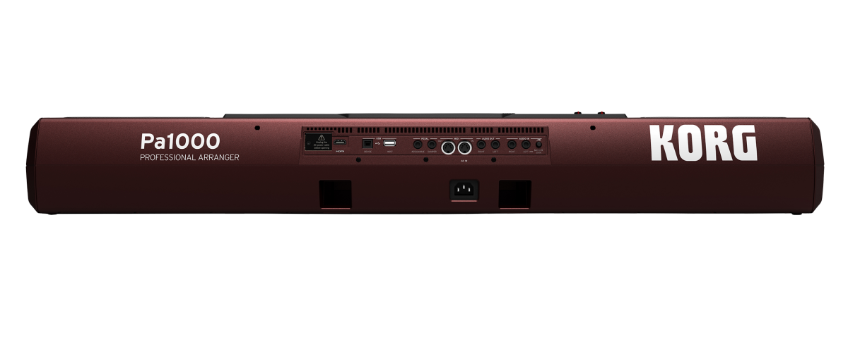 Painel traseiro do Korg Pa1000 com saídas, entradas de áudio, MIDI, USB e pedais