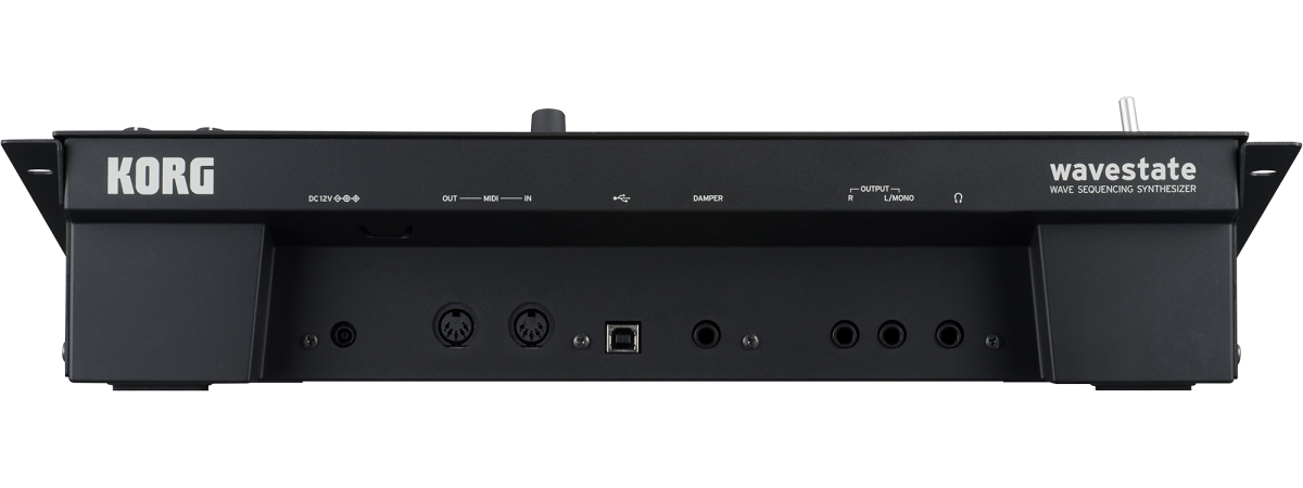 Painel traseiro do Korg wavestate module com alimentação, MIDI IN e OUT, USB, damper, saídas e auscultadores