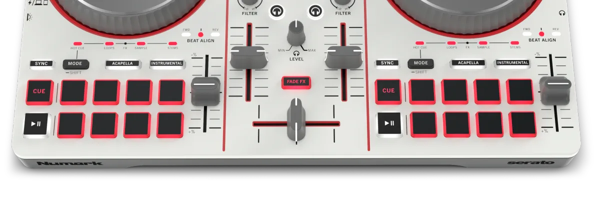 Detalle de los pads, el botón FADE FX y el crossfader de la Party Mix III en acabado crema