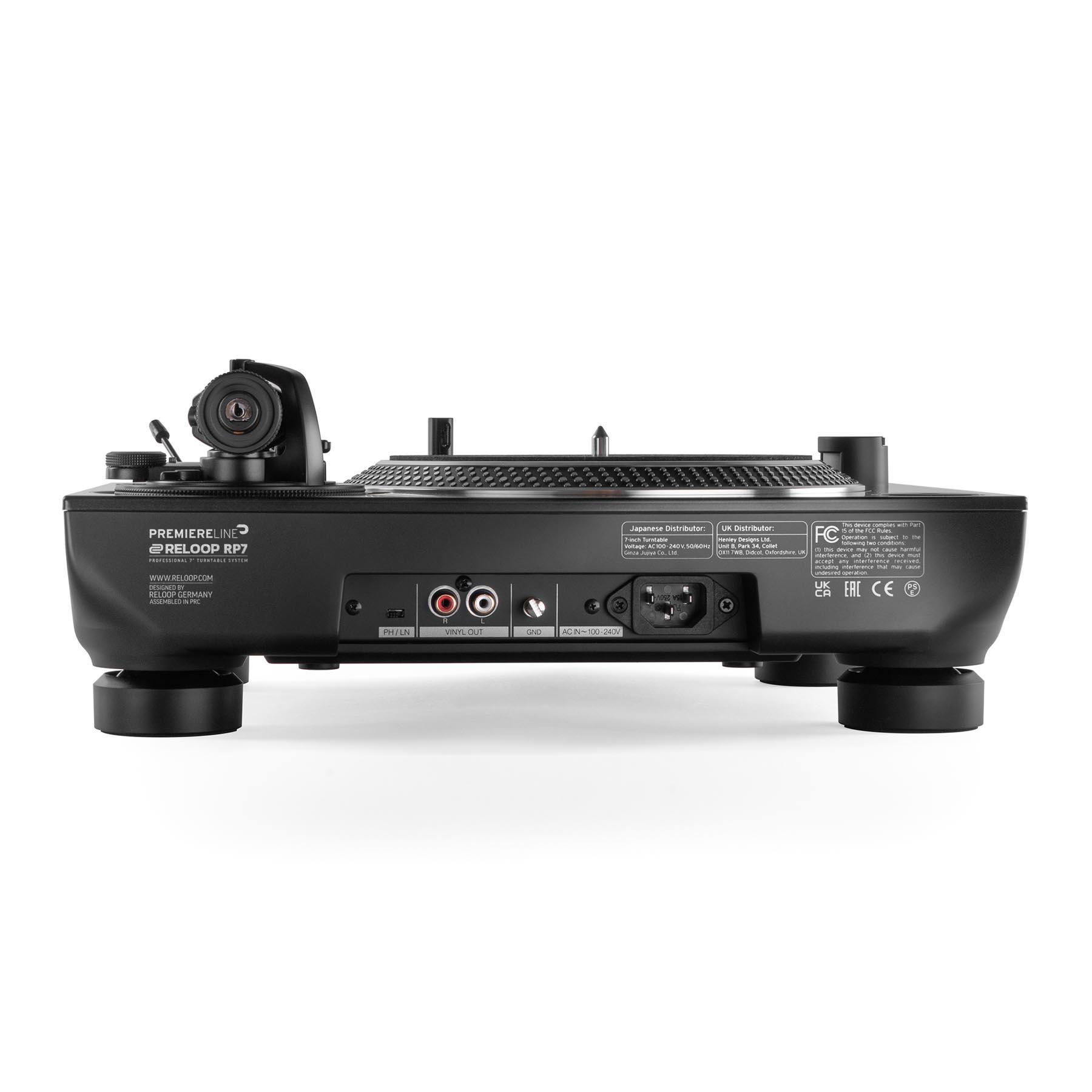 Painel traseiro do Reloop RP-7 com o seletor phono/linha, a saída RCA, a ligação de terra e a entrada de alimentação
